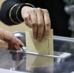 Wybory we Francji. Remis koalicji Macrona i Mélenchona przed drugą turą