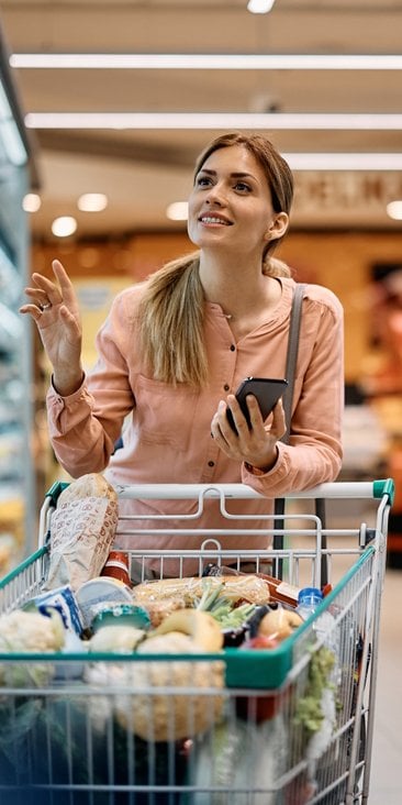 Zmieniają się zwyczaje Polaków dotyczące robienia zakupów spożywczych.