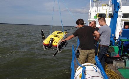 Za pomocą specjalistycznych urządzeń sprawdzony ma być akwen przy wejściu do portu