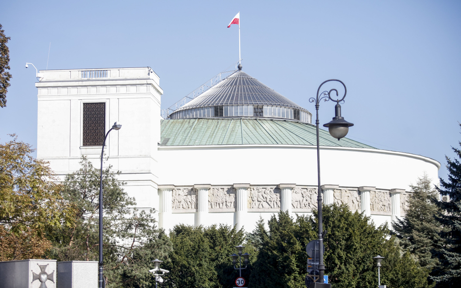 PiS przegrało głosowanie ws. reguły wydatkowej. Zarządzono reasumpcję