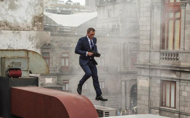 Bond (Daniel Craig) zaczyna swą akcję w stolicy Meksyku