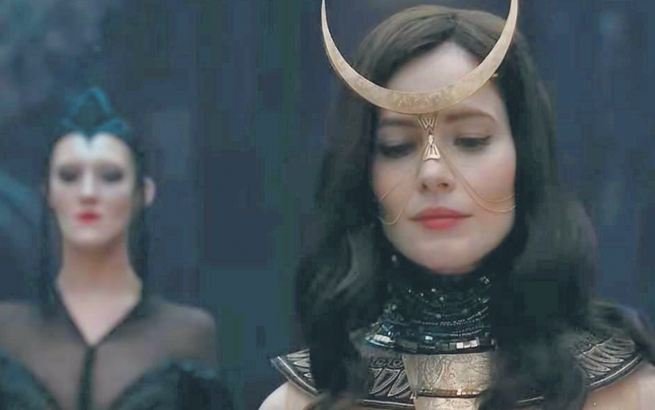 Julia Snigr jako Małgorzata w scenie balu u Wolanda