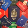 W Europie czerwony, za oceanem niebieski. Dlaczego paszporty mają różne kolory