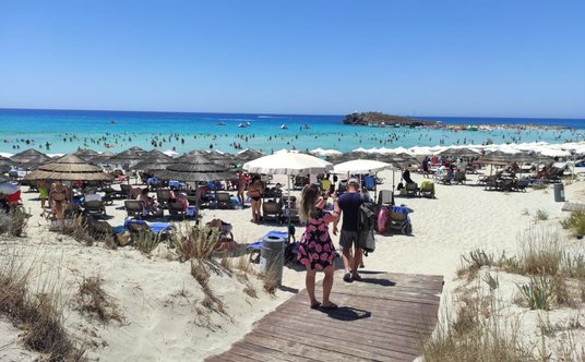 Nissi Beach – najpopularniejsza i najbardziej utytułowana plaża na Cyprze