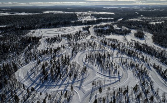 To tylko fragment terenu Porsche Arctic Center