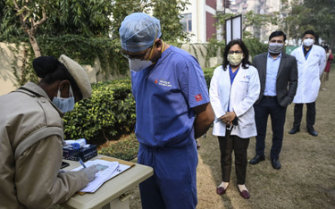 Koronawirus. Producent szczepionki z Indii wskazuje, kto nie powinien jej przyjmować
