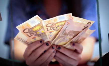 Pieniądze wracają do banków