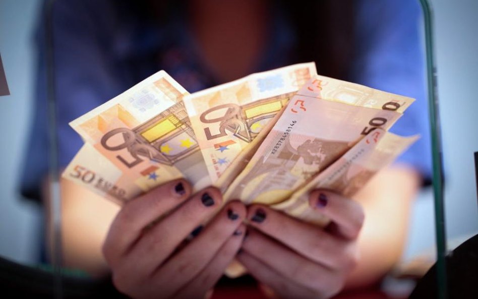 Pieniądze wracają do banków