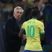Trener Brazylii Carlo Ancelotti i Vinicius Junior