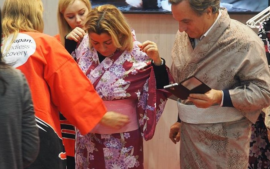 Jak się nosi japońskie kimono? Kto nie chciał tego kiedykolwek doświadczyć?