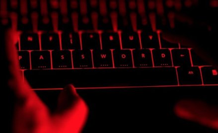 Haker: Trudniej włamać się do eBaya niż na stronę demokratów