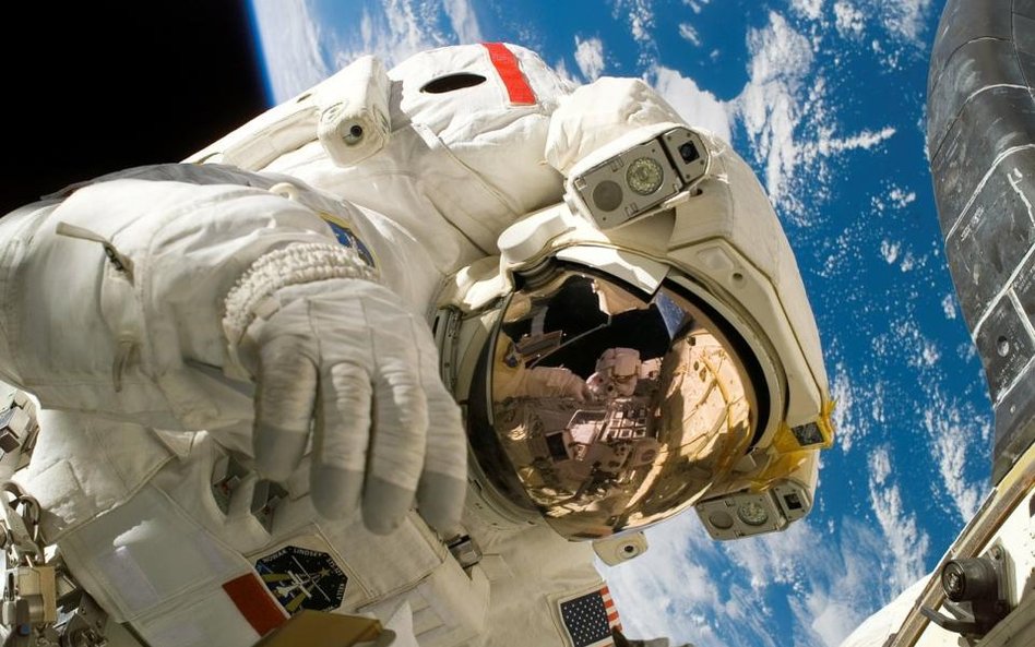 Emiraty wyślą turystów w kosmos