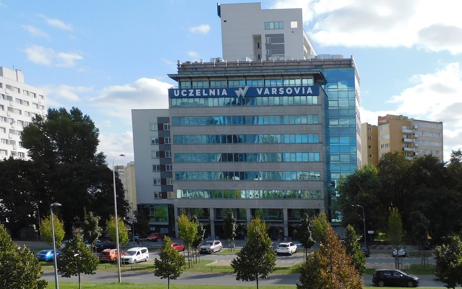 Siedziba uczelni Collegium Humanum po zmianie nazwy