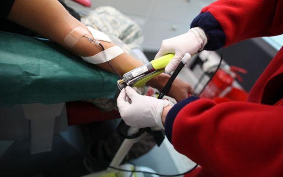 Przepisy nie mówią, że pracownik musi mieć na oddanie krwi cały dzień wolny od pracy