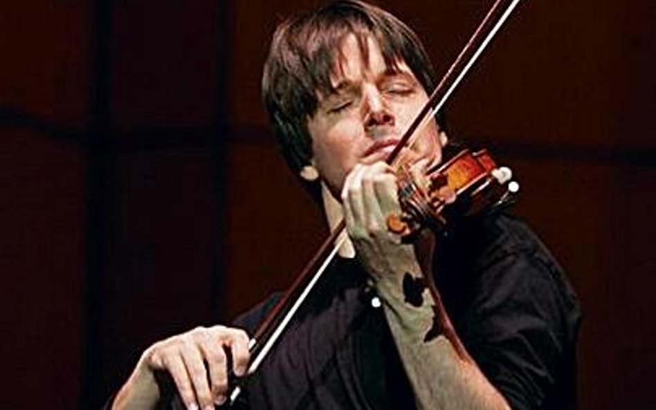 <Joshua Bell i jego słynne skrzypce stradivariusa z 1713 r.