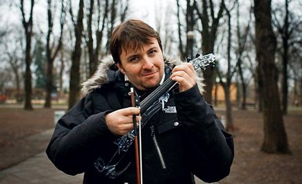 Wojtek Grabek zagra w Dobrej Karmie utwory z nowego materiału „In Whose Face?”