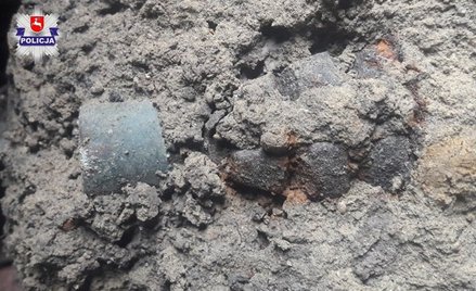 Nie chciał psuć świąt, schował granaty do komórki