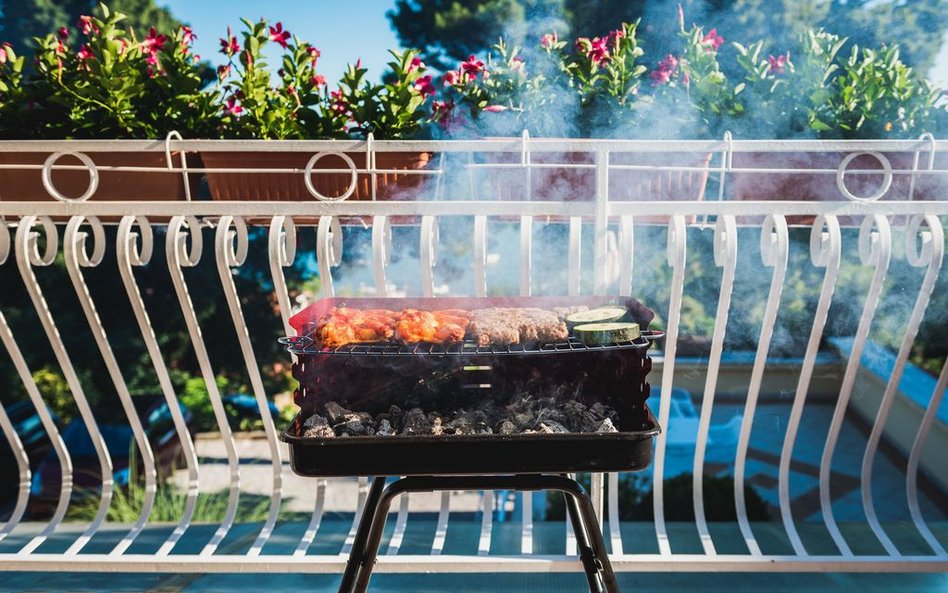 Grillowanie a prawo sąsiedzkie - jak legalnie spędzać czas przy grillu