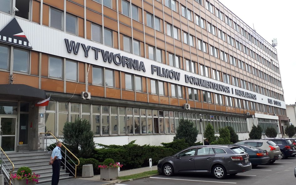 W otoczeniu scenografii, rekwizytów i fotosów ze spektakli uczestnicy przejdą przez wszystkie etapy 