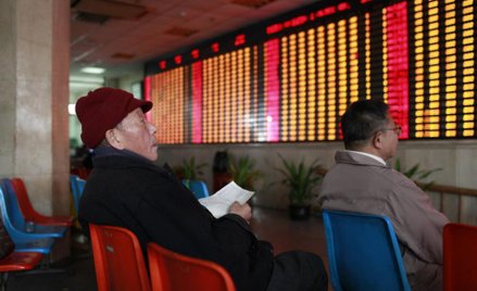 Powrót spadków na koniec tygodnia