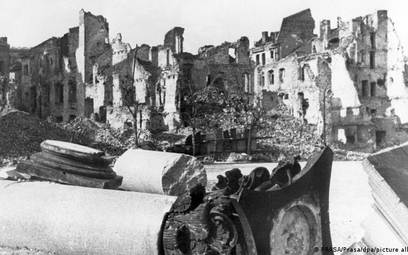Zniszczona Warszawa w czasie II wojny światowej