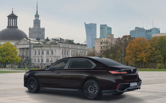 BMW serii 7 Nero Lusso
