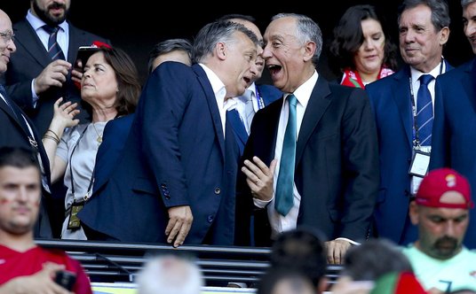 Premier Węgier Viktor Orbán i prezydent Portugalii Marcelo Rebelo de Sousa na meczu Portugalia-Węgry