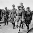 Przewrót majowy: Józef Piłsudski wraz z popierającymi go oficerami na Moście Poniatowskiego, w drodz