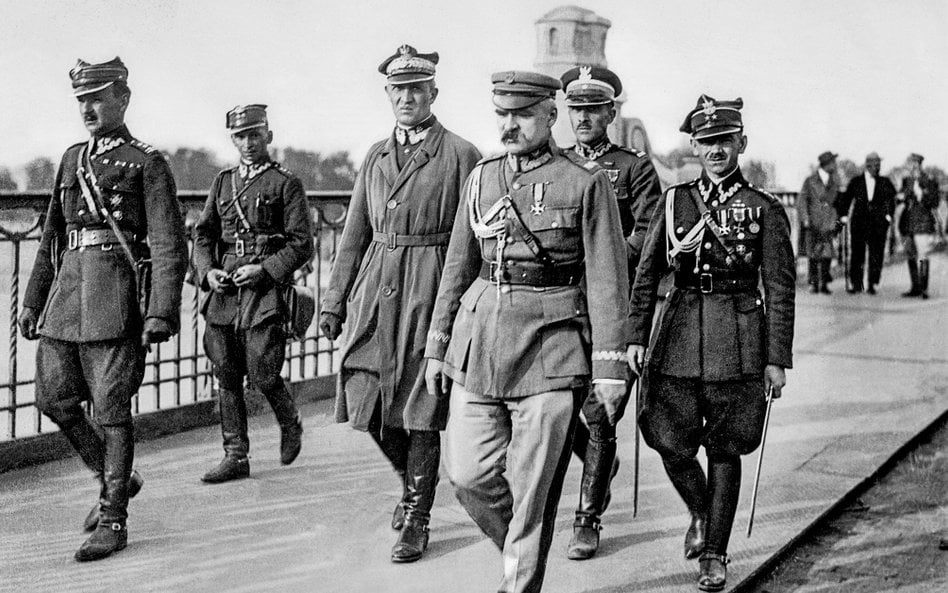 Przewrót majowy: Józef Piłsudski wraz z popierającymi go oficerami na Moście Poniatowskiego, w drodz
