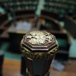 Posiedzenie Sejmu otworzy marszałek senior Kornel Morawiecki, uderzając ozdobną laską o podłogę