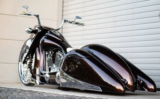Customowy motocykl inspirowany samochodem Auburn 852. Fot. Paweł Olearka