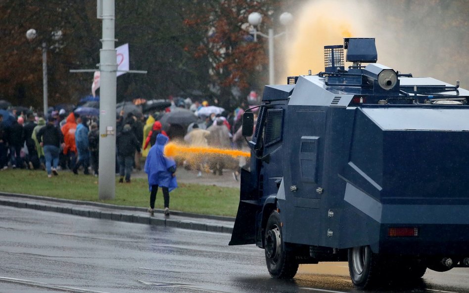 Mińsk: Kobiety protestują, studenci rozpędzeni