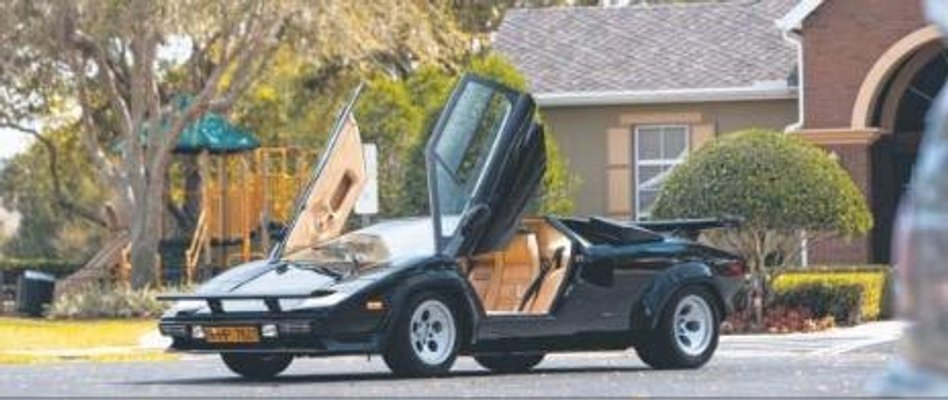 Najmocniejsza odmiana Countach LP 5000S z roku 1983. Specjalne spoilery pilnowały, aby ten superszyb