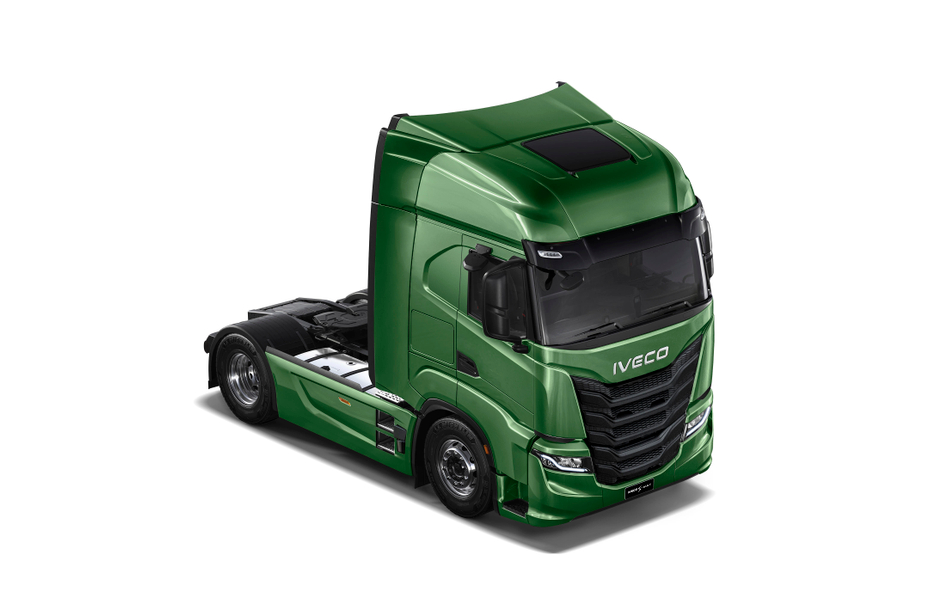 Zmodernizowany ciągnik Iveco S-Way w premierowym kolorze Cambridge green