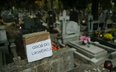 Dobra osobiste: nagrobki zbyt ciasno usytuowane na cmentarzu nie naruszają prawa do grobu