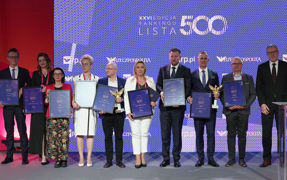 Laureaci Orłów „Rzeczpospolitej” (od lewej): Mateusz Witczyński, rzecznik Orlenu, Aleksandra Kopersk