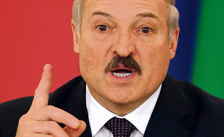 Łukaszenko straszy, Unia solidarna z Polską