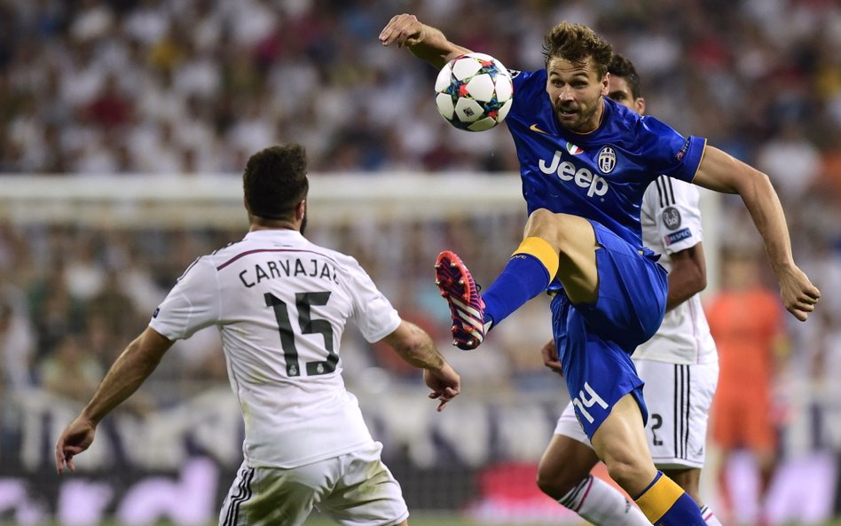 Atakuje Fernando Llorente