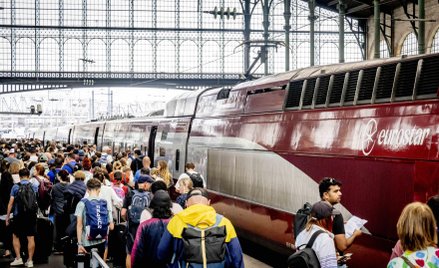 Kolej, jak linie lotnicze, ogranicza wielkość dozwolonego bagażu. Straszy mandatami