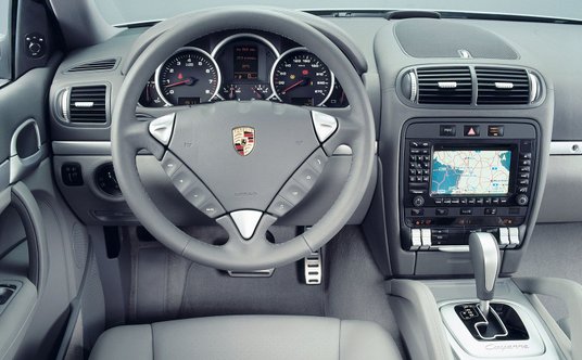 Pierwsza generacja Porsche Cayenne (2002 - 2007).