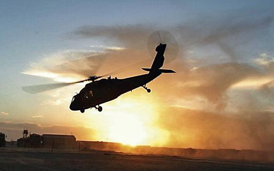 Komandosów przerzucono helikopterami do centrum (fot: Mardżah Brennan Linsley)