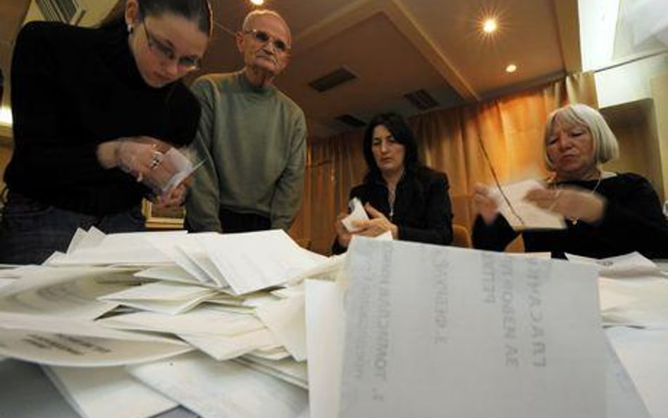 Liczenie głosów po wyborach w Belgradzie