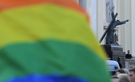 Zniesienie kary więzienia za obrazę uczuć religijnych najchętniej popierają mieszkańcy największych 
