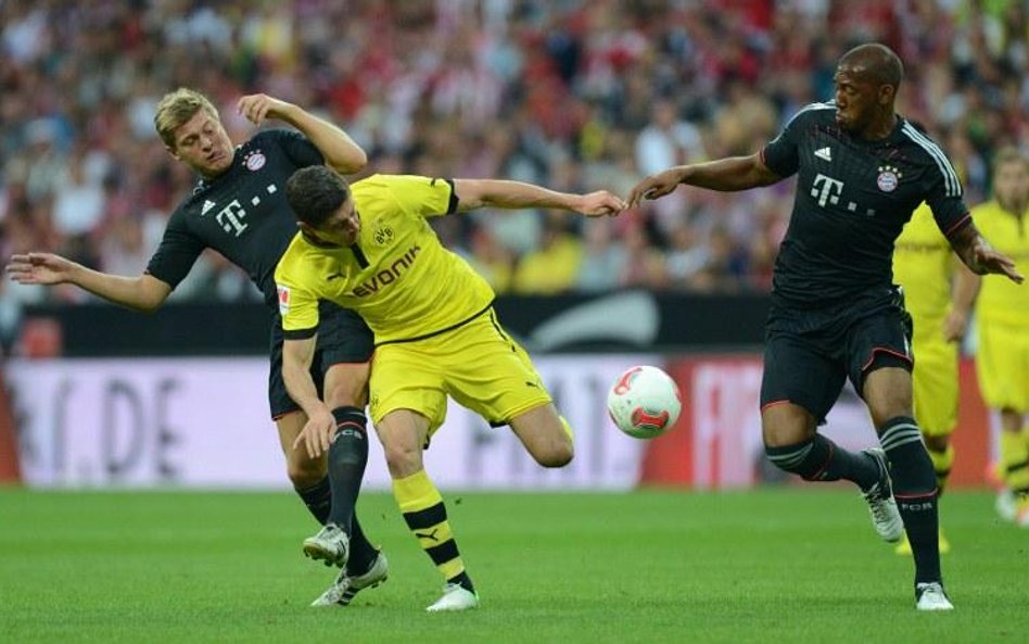 Robert Lewandowski (w środku)