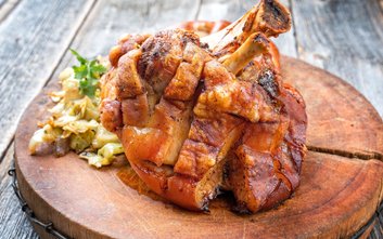 Radne Żoliborza żądają, by na imprezach organizowanych przez urząd w ogóle nie podawano mięsa