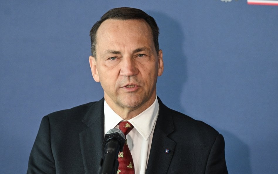 Radosław Sikorski: Sławomir Cenckiewicz zrobił karierę na opluwaniu lepszych od siebie