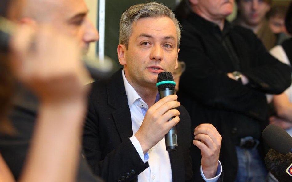 Sondaż: Robert Biedroń konkurencją dla Tuska i Dudy