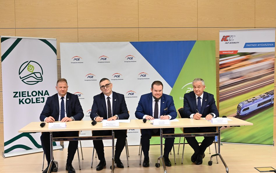 Od lewej: Adam Domański, Sylwester Szczensnowicz, Tomasz Gontarz, Krzysztof Świerczek