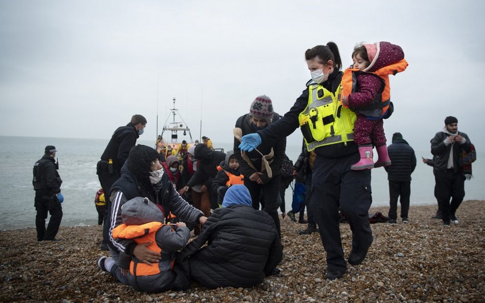 Zatonęła Łódź z migrantami na kanale La Manche. Zginęło 27 osób