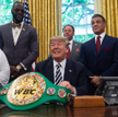 Donald Trump ułaskawił pierwszego czarnoskórego mistrza świata w boksie